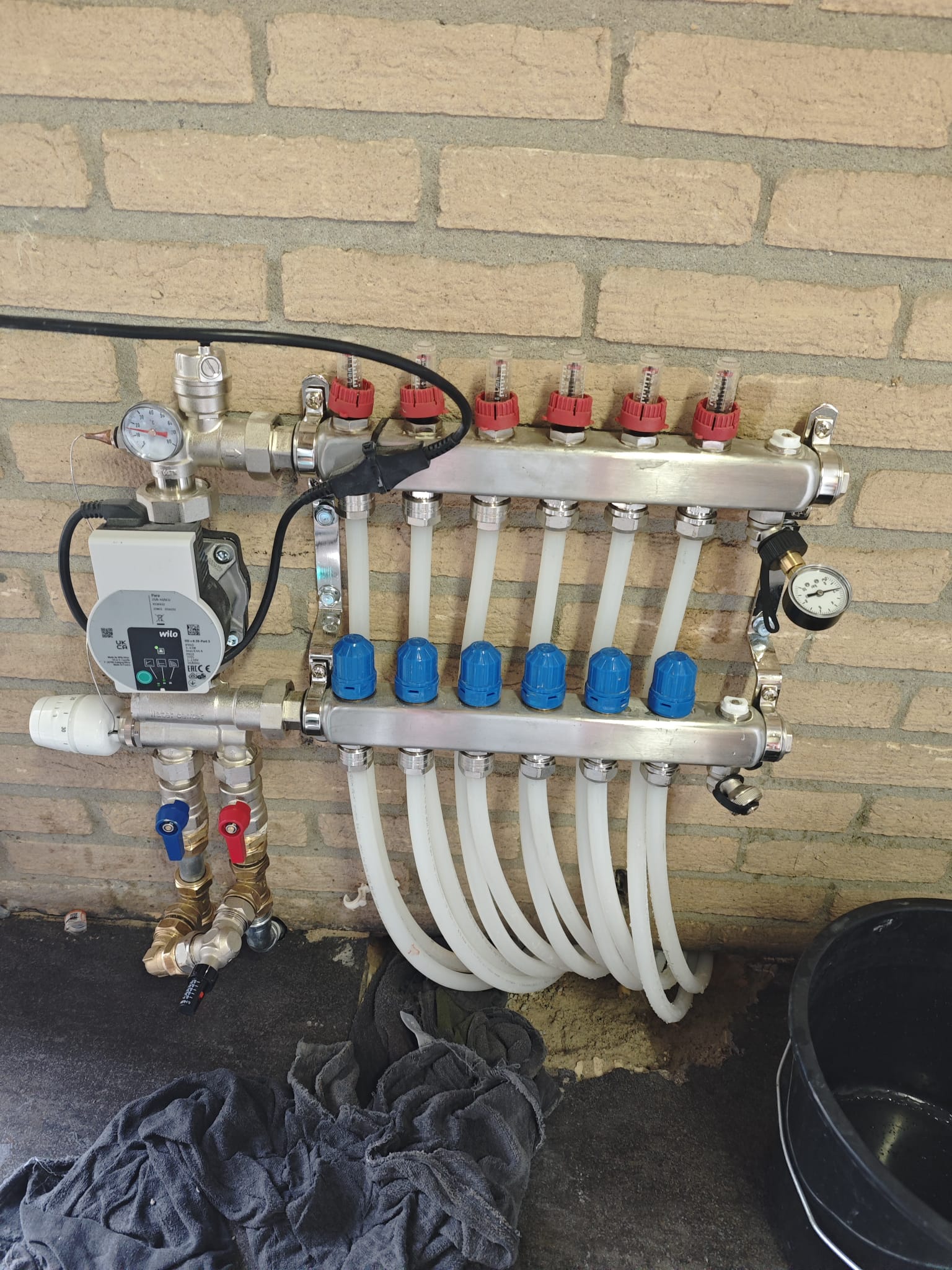 aansluiten vloerverwarming